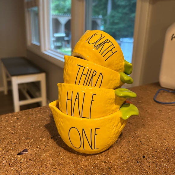 Rae Dunn lemon measuring cups - Picture 1 of 3